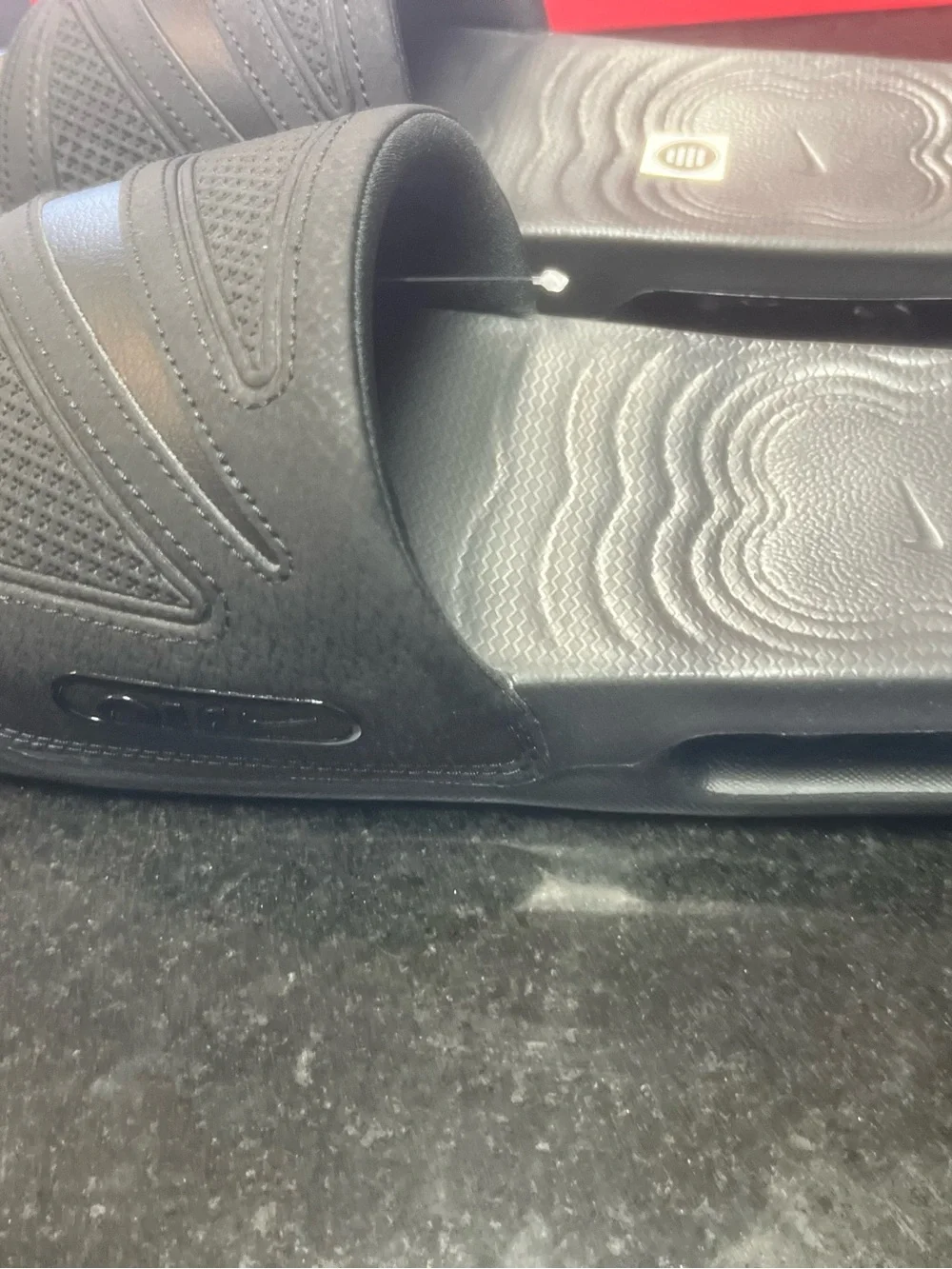 Sz 10 Nike Air Max Cirro Slides in a 